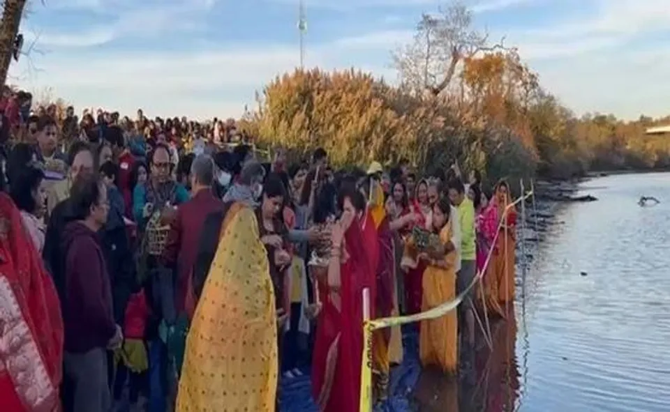 মার্কিন যুক্তরাষ্ট্রের বিভিন্ন রাজ্যে ছট পূজা উদযাপনে মাতলেন ভারতীয় আমেরিকানরা