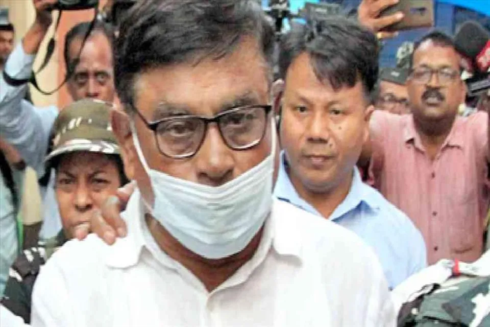 মৃত ব্যক্তির সঙ্গে জয়েন্ট অ্যাকাউন্ট! মানিক ভট্টাচার্যকে নিয়ে বিস্ফোরক দাবি ইডির