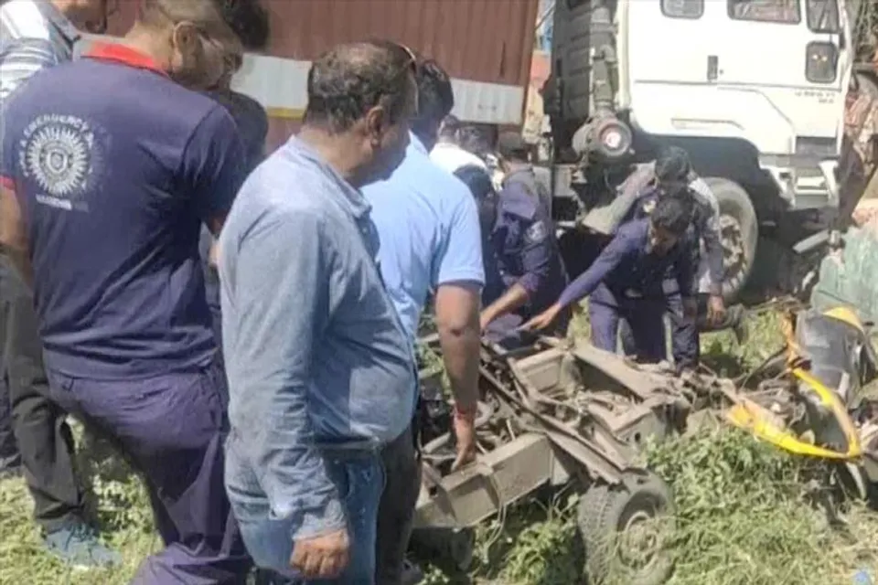 উৎসবের মরসুমে  ভয়াবহ পথ দুর্ঘটনায় মৃত্যু ৭ জনের