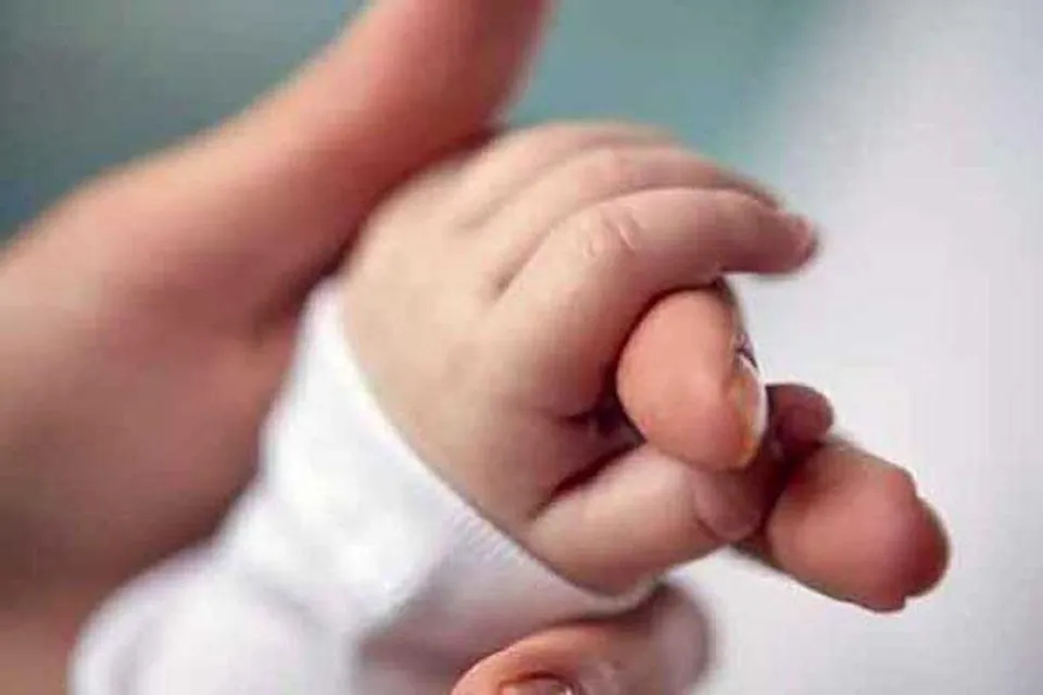 ঝোপ থেকে উদ্ধার সদ্যোজাত শিশু কন্যা