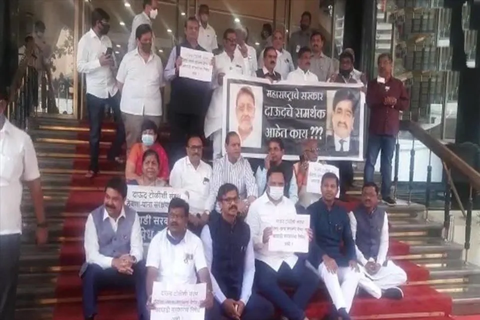 দফায় দফায় অশান্ত বিধানসভা প্রাঙ্গন