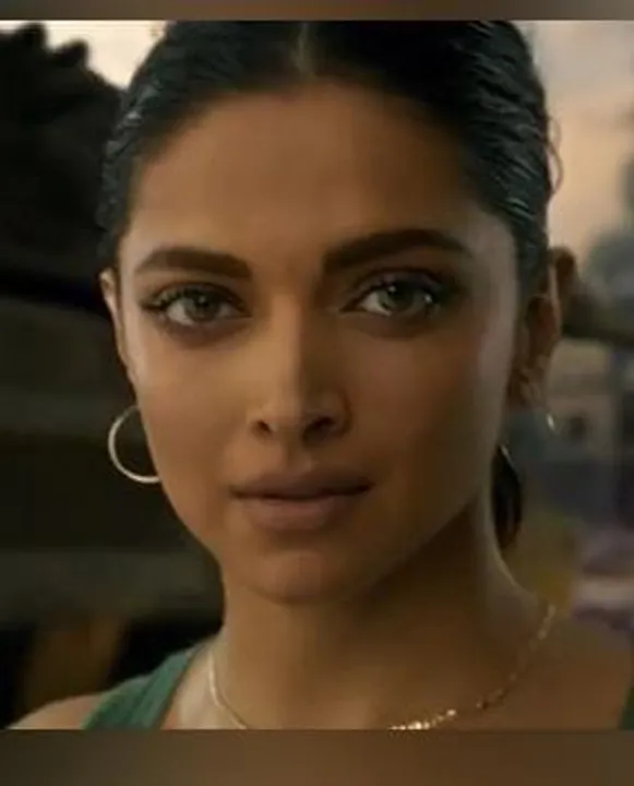 'পাঠান' এর ডাবিং সেশন থেকে এক ঝলক শেয়ার করলেন দীপিকা পাড়ুকোন