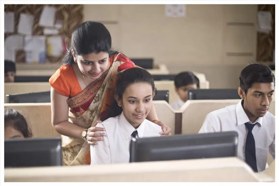 ছাত্রছাত্রীদের জীবনে শিক্ষকদের ভূমিকা কি?