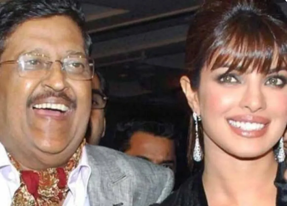 বাবার জন্মবার্ষিকীতে অদেখা শৈশবের ছবি প্রকাশ্যে প্রিয়াঙ্কার