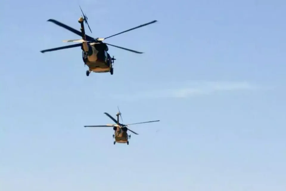 নতুন বউকে সামরিক কপ্টারে বাড়ি নিয়ে গেলেন তালেবান কমান্ডার