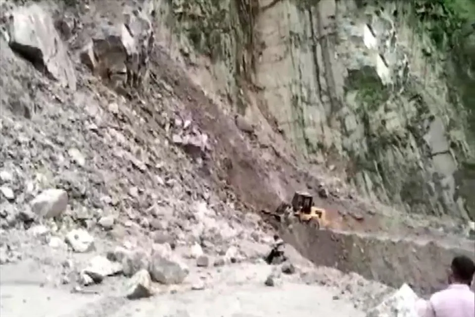 ভারী বৃষ্টির জেরে ফের উত্তরাখণ্ডে ভূমিধস