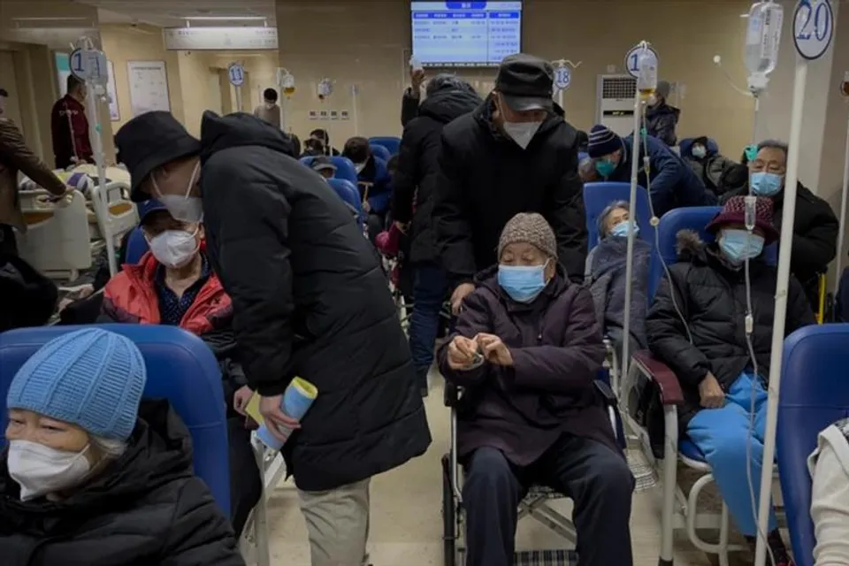 বেইজিংয়ের হাসপাতালে কোভিড বেডের ঘাটতি