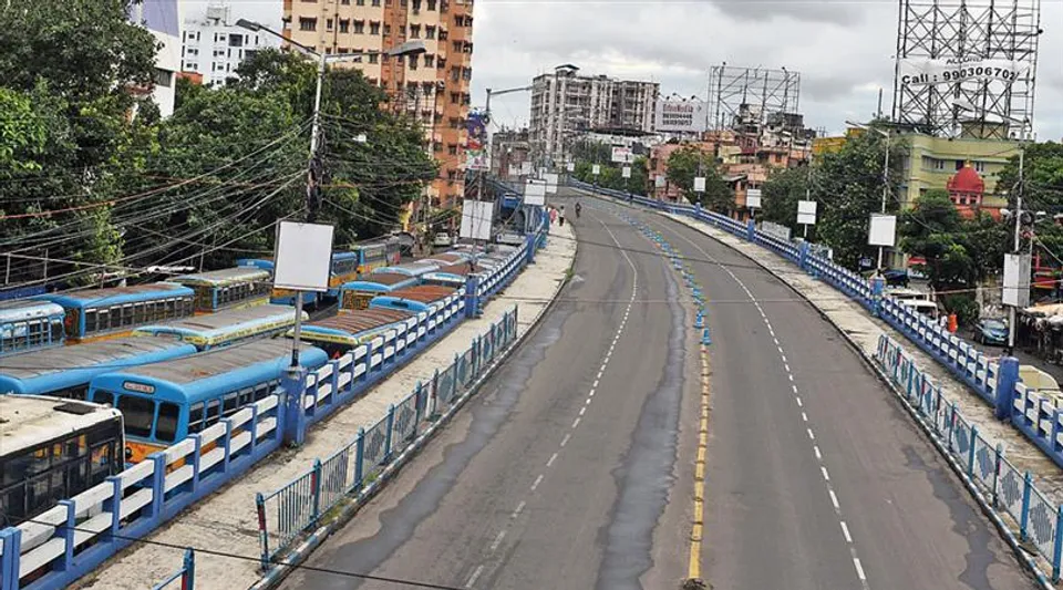 ঢাকুরিয়া ব্রিজের ফুটপাথে ধস