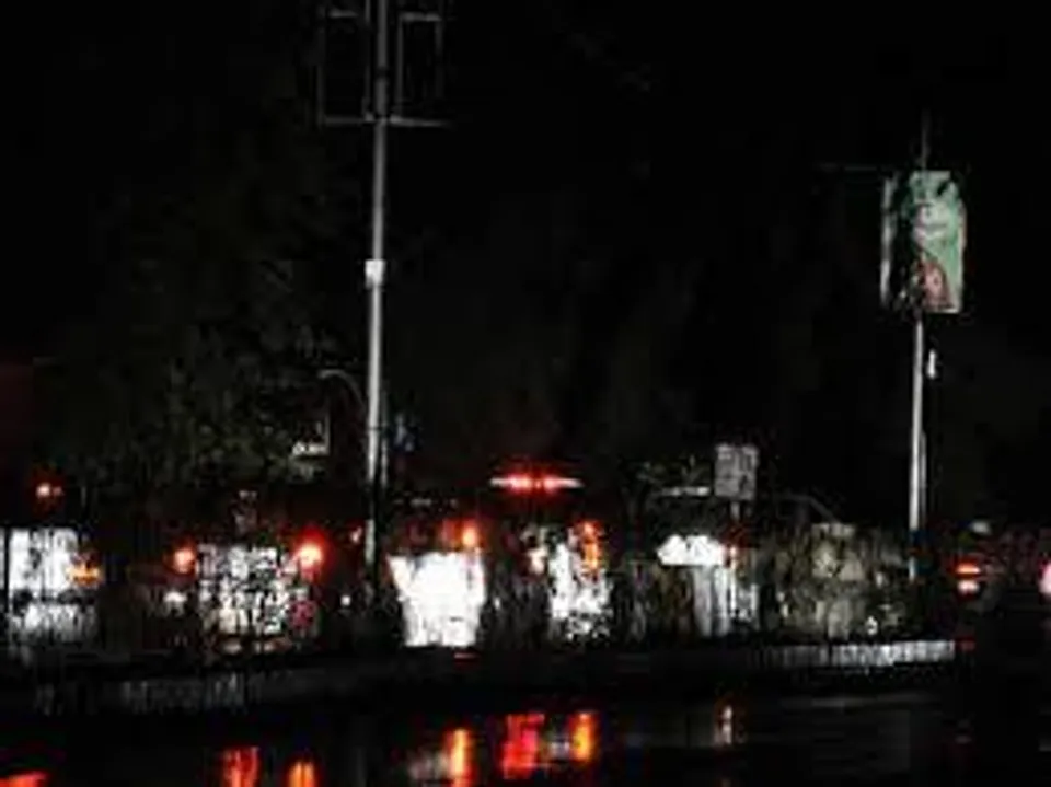 বিকেল থেকে অন্ধকারে সিঁথিরমোড়, দোসর বৃষ্টি