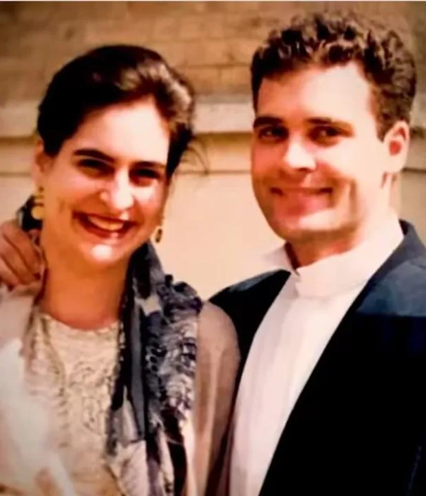 রাখি বন্ধনে রাহুল গান্ধী, প্রিয়াঙ্কা গান্ধীর ছোটবেলার অদেখা ছবি প্রকাশ্যে দেখুন