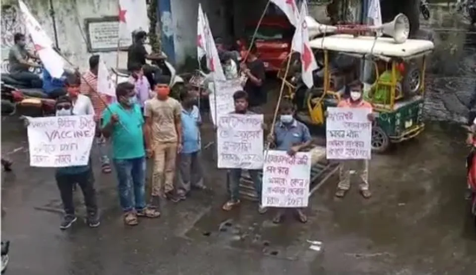 শিলিগুড়ি পৌরনিগমের বিরুদ্ধে বিক্ষোভ প্রদর্শন ডিওয়াইএফআই-র