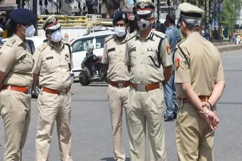 আবর্জনা ফেলাকে কেন্দ্র করে প্রতিবেশীকে ছুরিঘাত ব্যক্তির