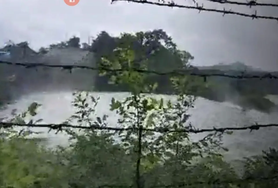 ফুঁসছে কাঁসাই নদী