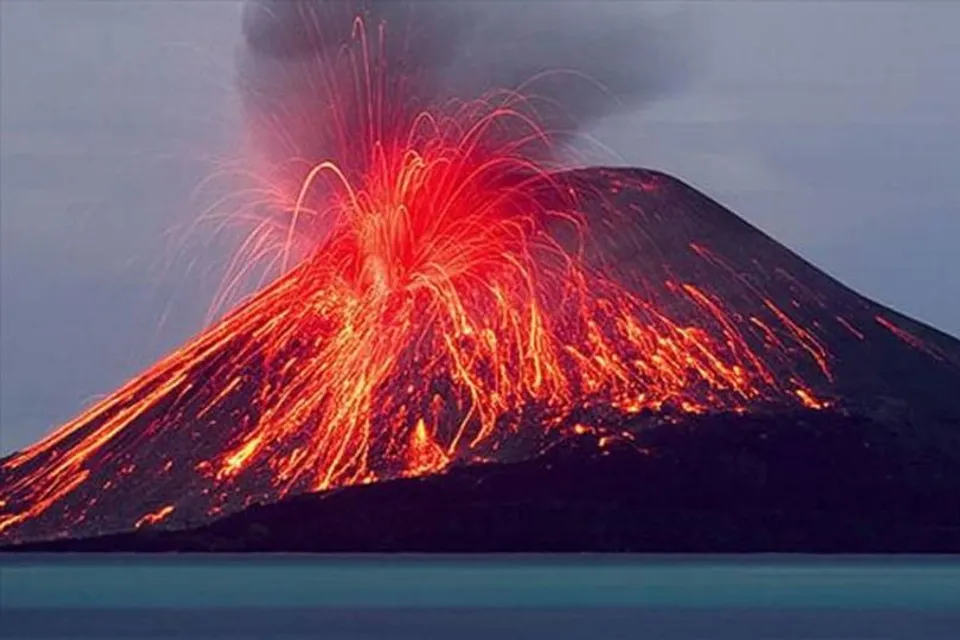 ২ দিনে ৭বার অগ্ন্যুৎপাত