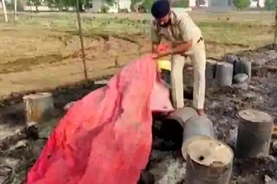 আবর্জনার স্তূপে অগ্নিকাণ্ডের ঘটনায় মৃত ১, জখম দুই