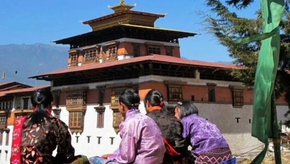 মধু, হলুদ ও সিম কার্ড দিয়ে পর্যটকদের স্বাগত জানাল ভুটান