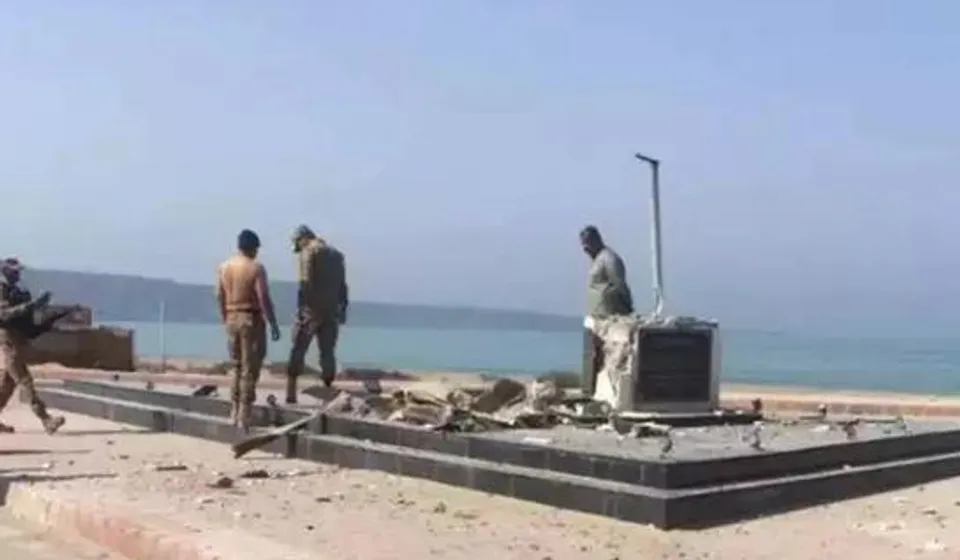 পাকিস্তানে ভেঙে দেওয়া হল জিন্নাহর মূর্তি, উঠল নিন্দার ঝড়