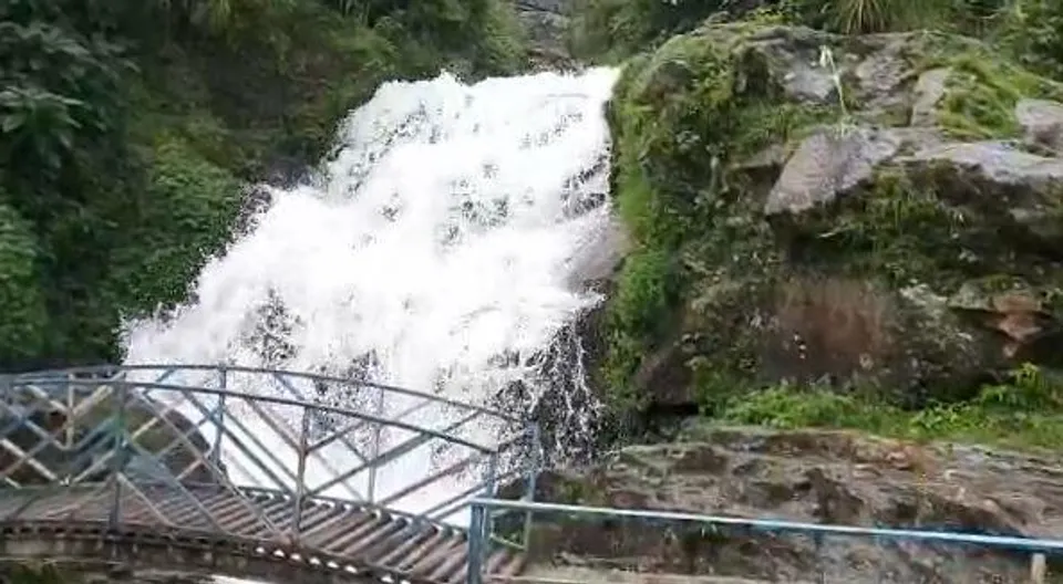 দেখুন রক গার্ডেনের ঝর্নার মনোরম ভিডিও