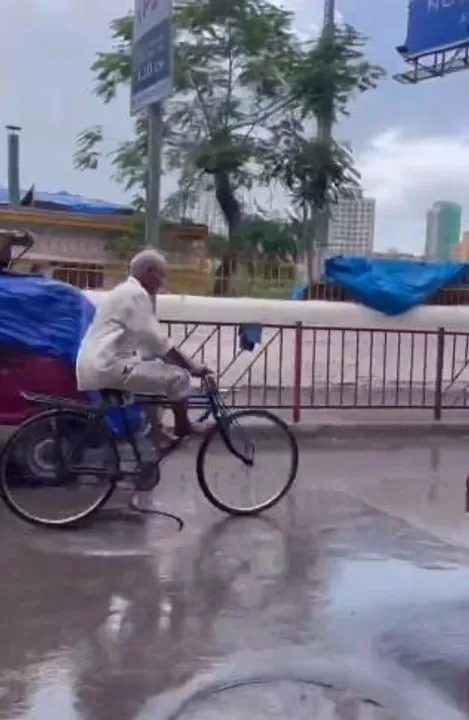 Viral Video: সাইকেল চড়ে স্টান্ট বৃদ্ধের, দেখুন ভিডিও