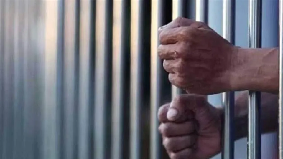 মহিলাদের উত্যক্ত করার অভিযোগে আটক তিন