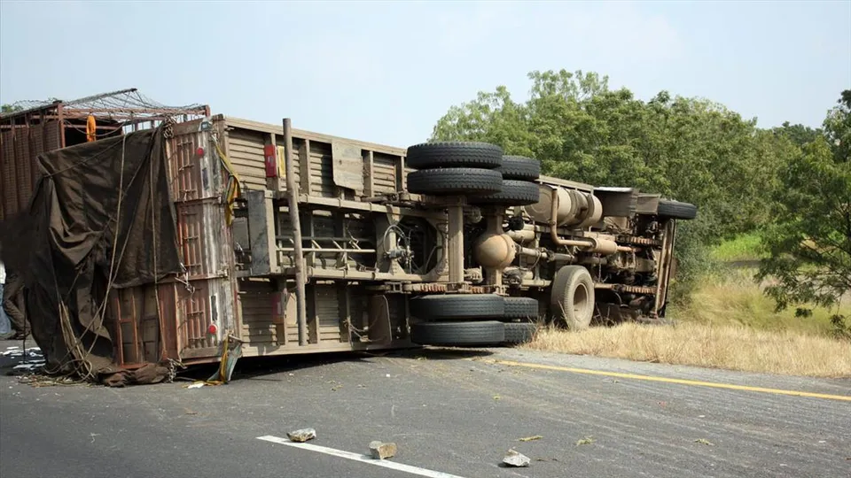 রাজ্য সড়কে পথ দুর্ঘটনার বলি ১