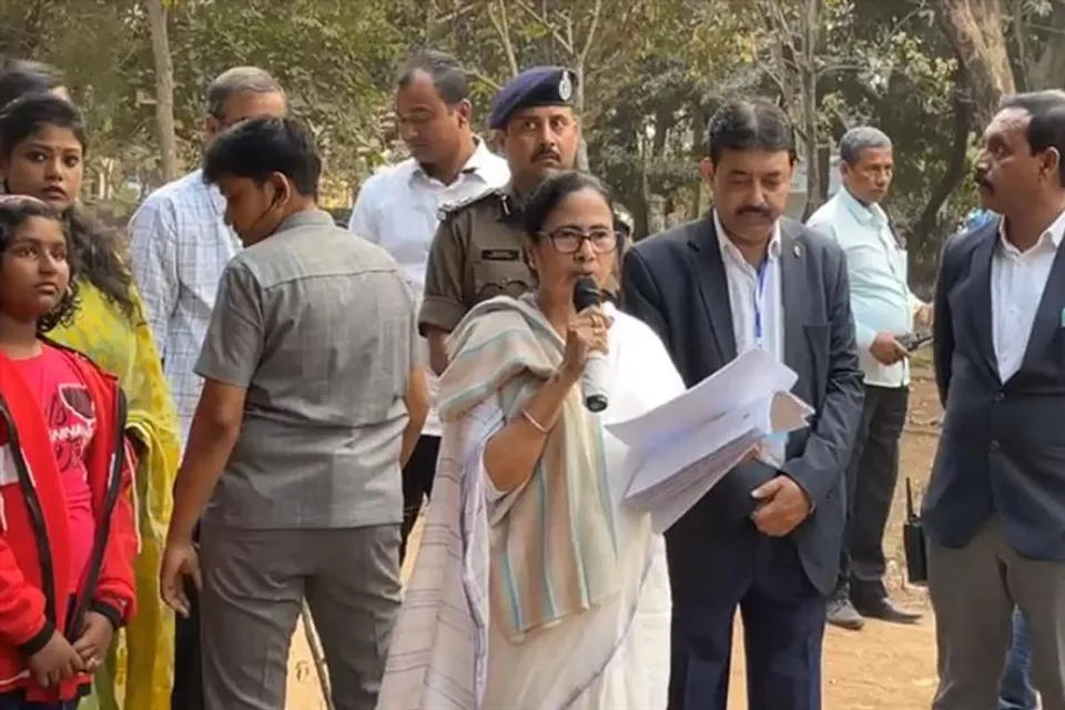 অমর্ত্য সেনের পরিবার যেন কোনোভাবে বিব্রত না হন : মুখ্যমন্ত্রী