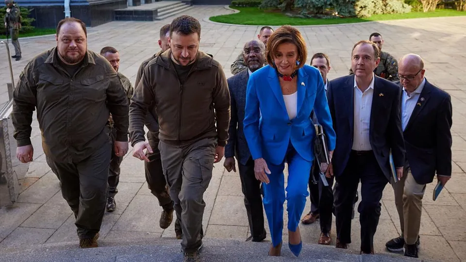 জেলেনস্কির সঙ্গে দেখা করে কী বললেন পেলোসি?