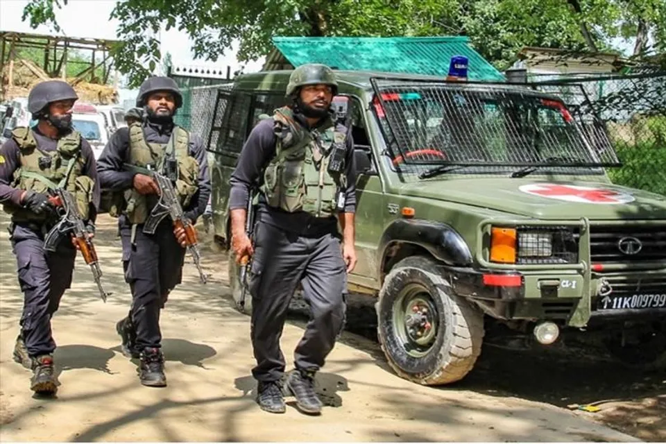 কুলগামে জঙ্গি ও নিরাপত্তা বাহিনীর মধ্যে এনকাউন্টার