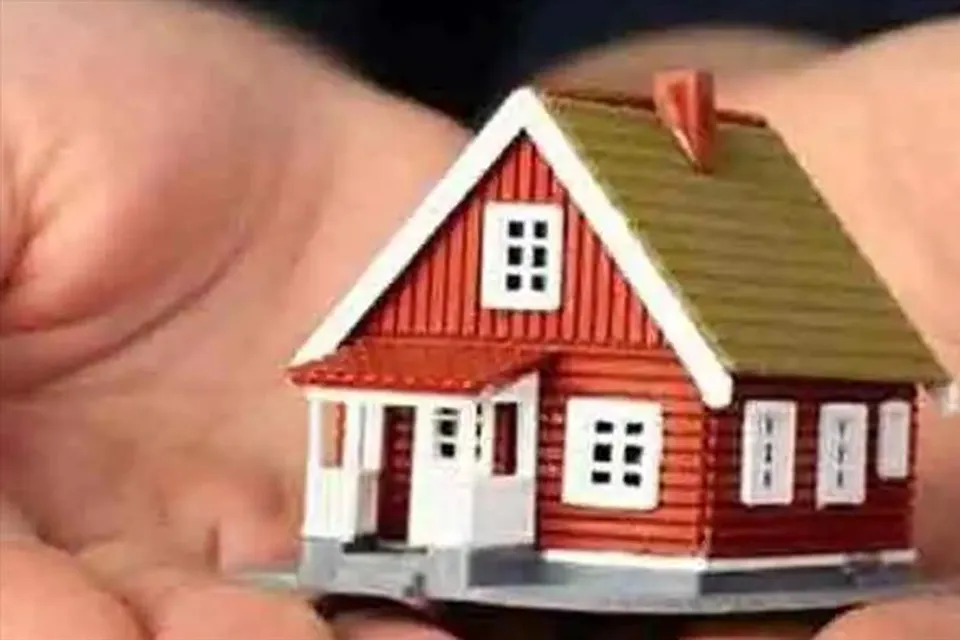 বিরাট অট্টালিকায় থেকেও আবাস তালিকায় নাম পঞ্চায়েত প্রধানের স্বামী-শাশুড়ির!