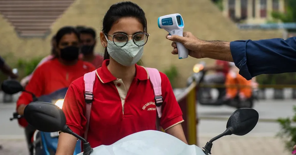 আগামী মাসেই দৈনিক করোনা আক্রান্তের সংখ্যা ছাড়াতে পারে ৪ লাখ