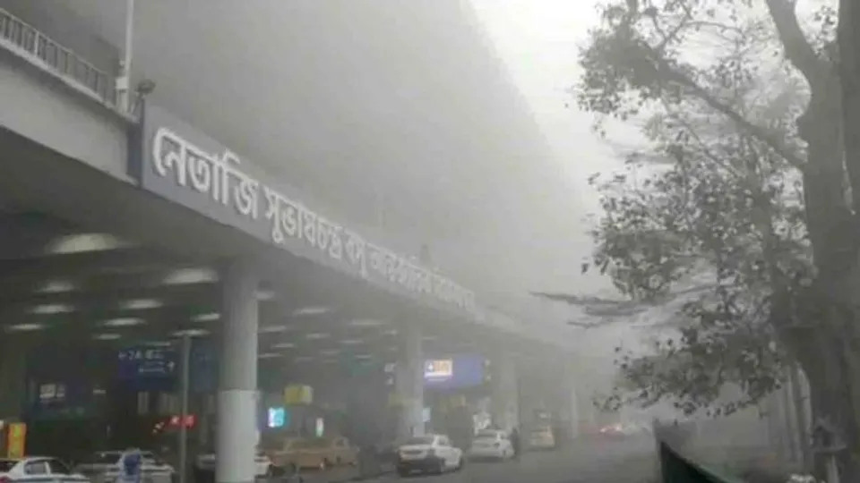 কুয়াশায় ঢাকল বিমানবন্দর
