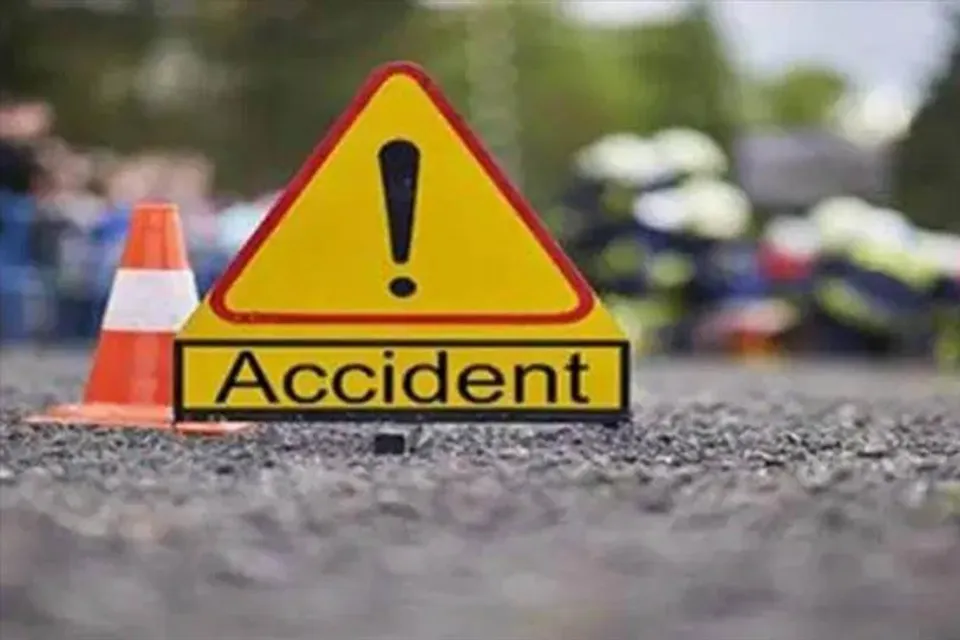 সাতসকালে পথ দুর্ঘটনায় প্রাণ হারালেন দুই যুবতী