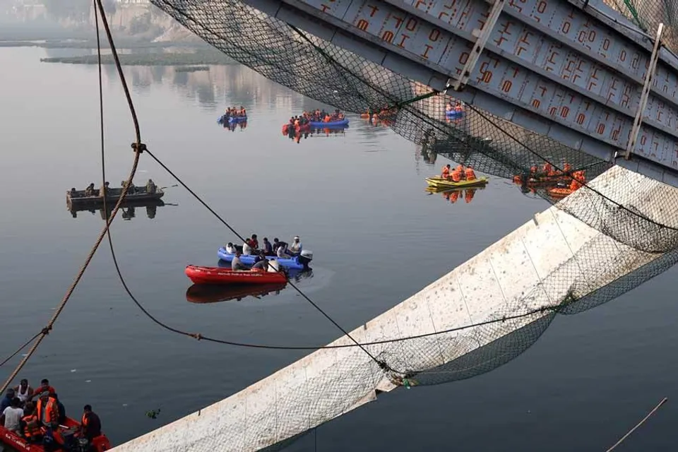 গুজরাট হাইকোর্টকে পর্যায়ক্রমে তদন্ত সহ মরবি ব্রিজ সম্পর্কিত অন্যান্য দিকগুলি পর্যবেক্ষণ করার সুপ্রিম নির্দেশ