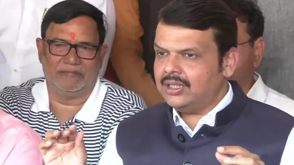 কেন্দ্রীয় স্বরাষ্ট্রমন্ত্রীর কাছে নথি জমা দিলেন ফড়নবীশ