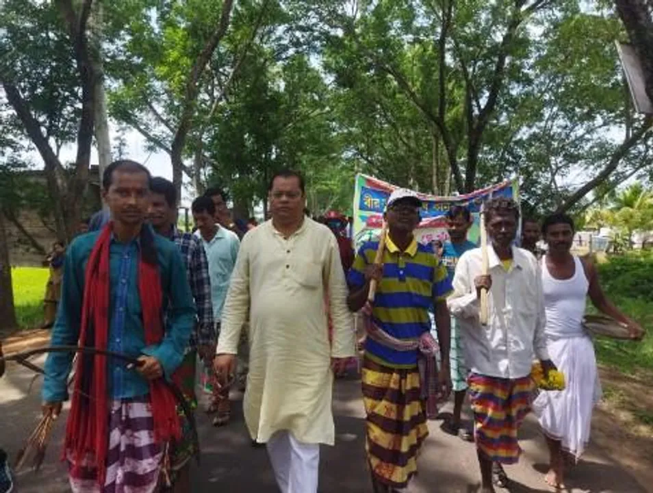 দেখুন আদিবাসী সম্পদায়ের হুল দিবস পালনের ভিডিও