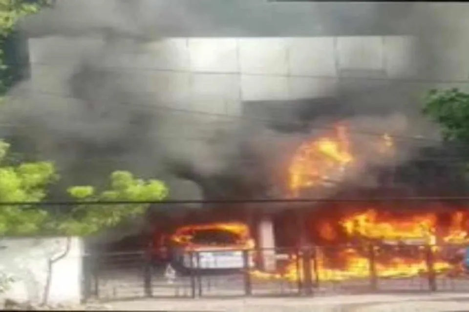 অশোকনগরে ভয়াবহ আগুন