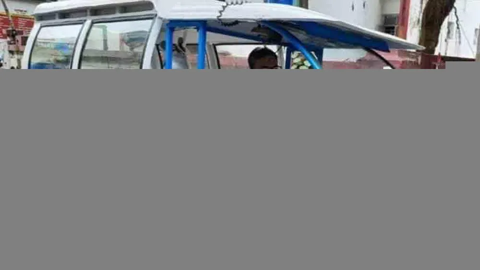 টোটোতেই রয়েছে অ্যাম্বুলেন্স পরিষেবা