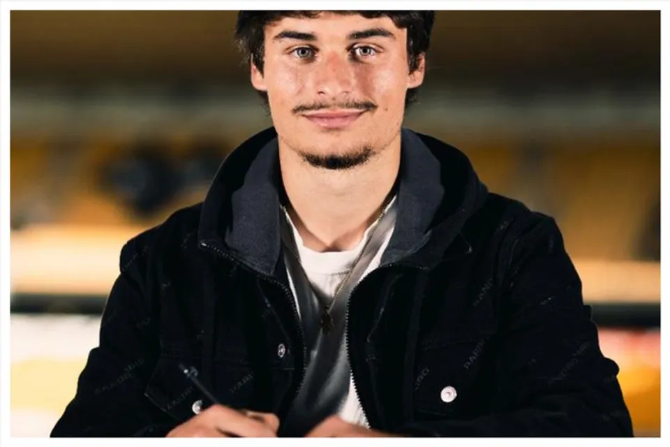 উলভসের সঙ্গে নতুন চুক্তি করলেন বুয়েনো