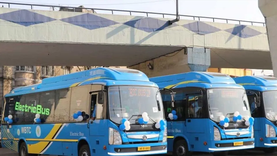 বায়ু দূষণ কমাতে পথে নামবে প্রচুর সংখ্যক ইলেকট্রিক-সিএনজি বাস