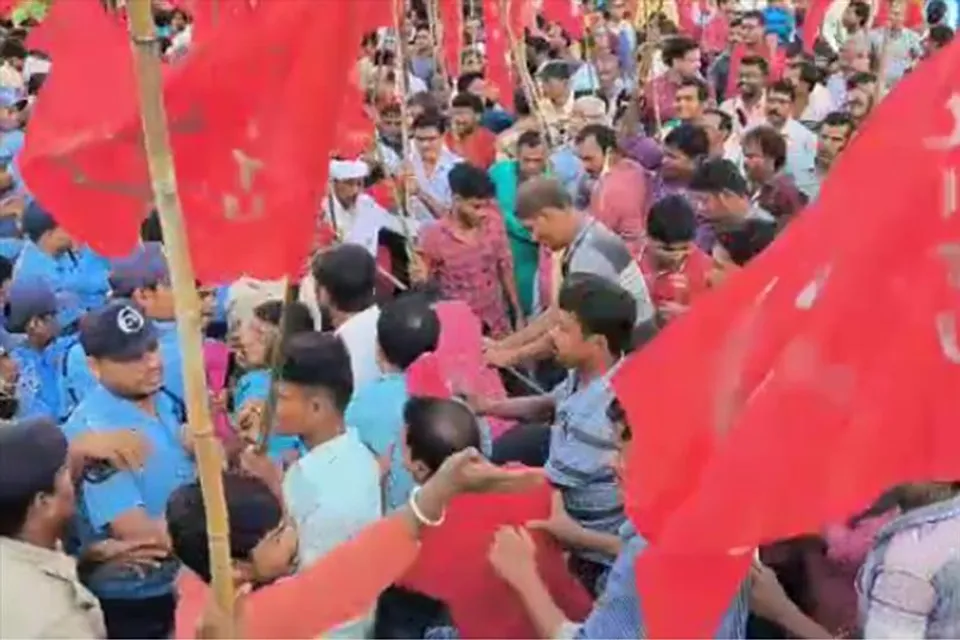 সুজন চক্রবর্তীর নেতৃত্বে বামেদের আইন অমান্য কর্মসূচি