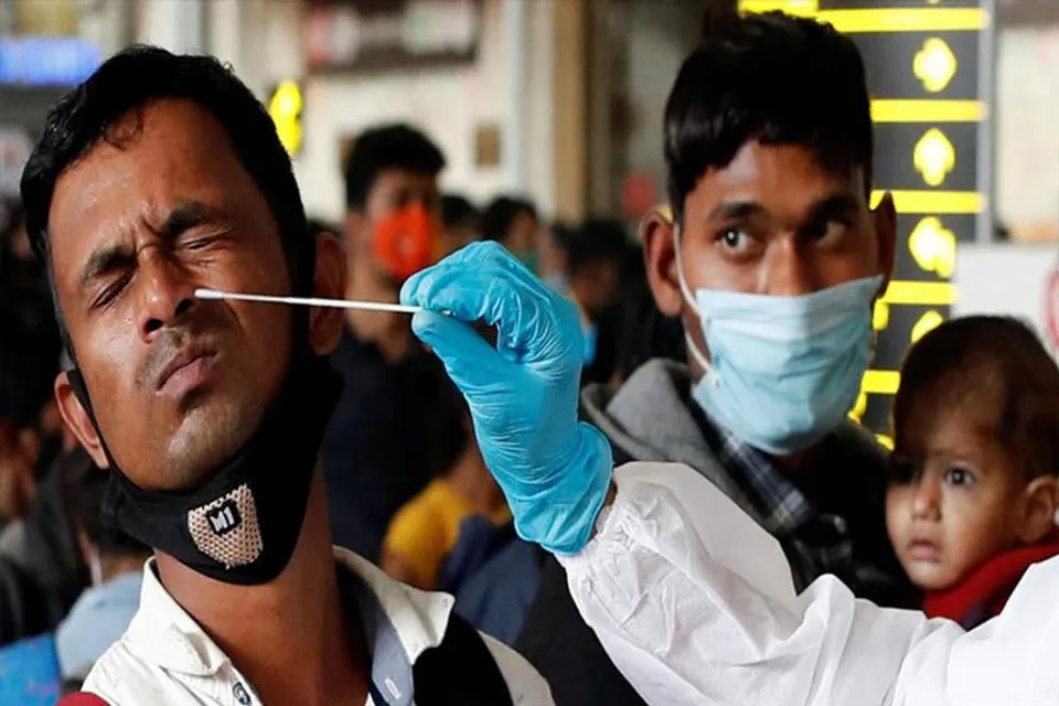 বাড়ছে করোনা, পাবলিক প্লেসে মাস্ক পরার অনুরোধ স্বাস্থ্যমন্ত্রীর