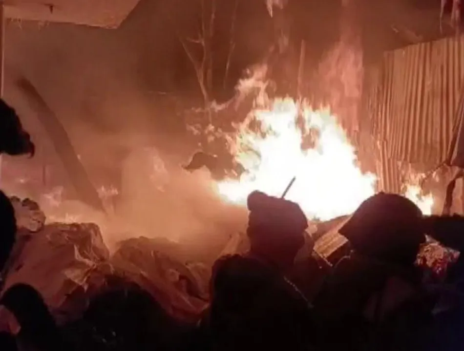 কাঁকরবাগের রাজা উৎসব কমিউনিটি হলে আগুন