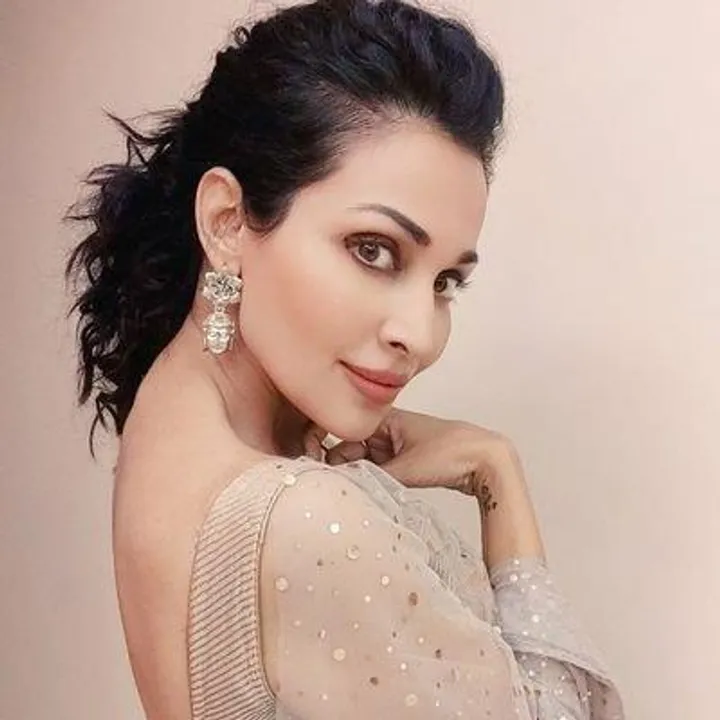 এবার  মুখ খুলেছেন ফ্লোরা