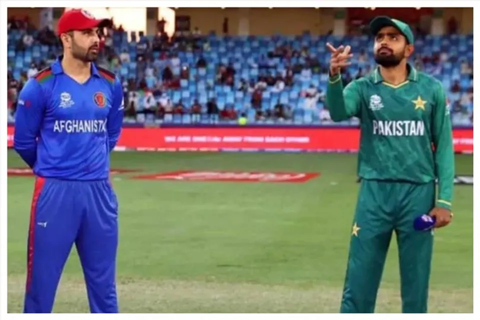 টসে জিতে প্রথমে বোলিংয়ের সিদ্ধান্ত নিয়েছে পাকিস্তান