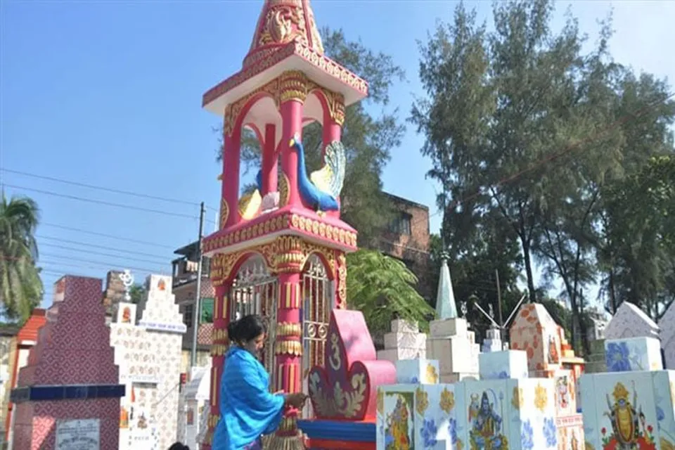 কালীপুজো ও দীপাবলি উৎসব ঘিরে বাংলাদেশে সাজ সাজ রব