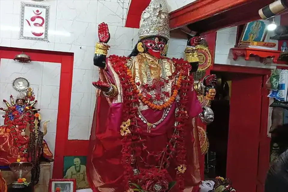 করুণাময়ী কালীর আরাধনায় লেক কালীবাড়ি