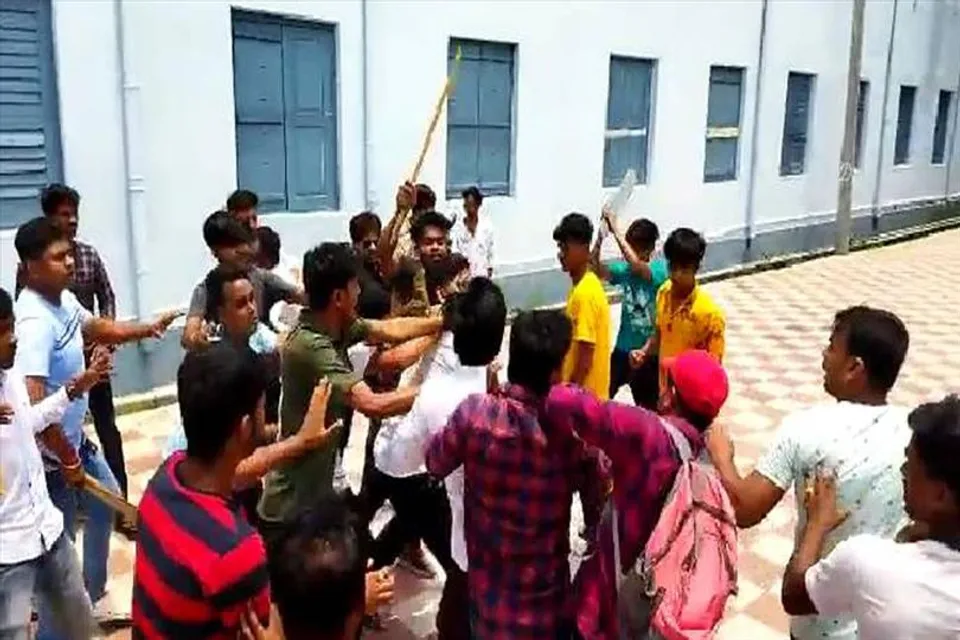 কালনা কলেজে ধুন্ধুমার, মাথা ফাটল একাধিক পড়ুয়ার