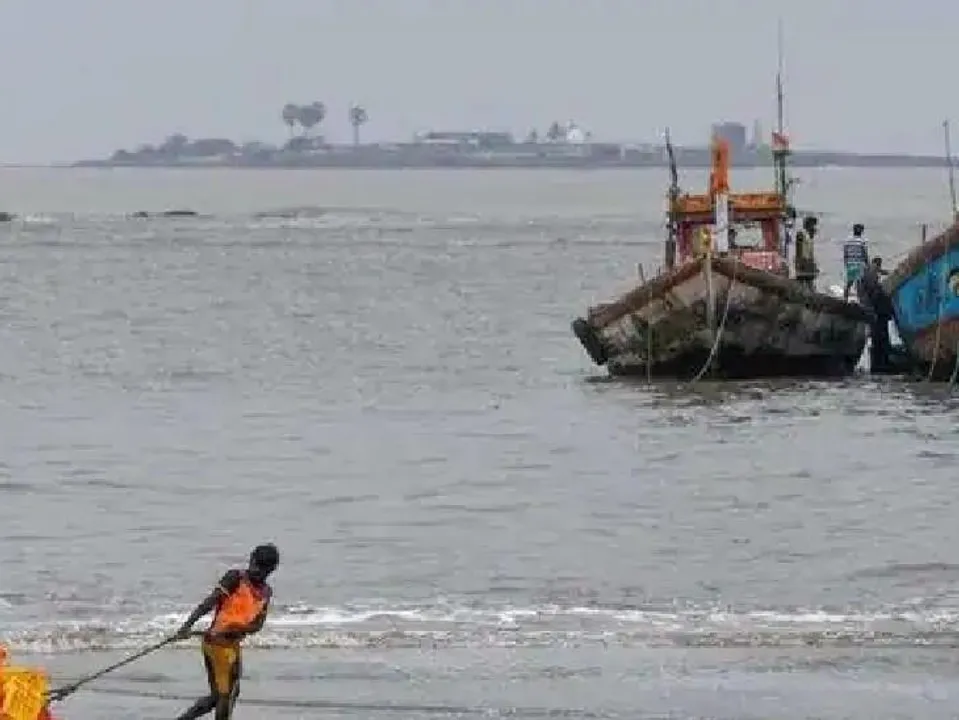 মৎস্যজীবীদের জন্য জারি হল সতর্কবার্তা