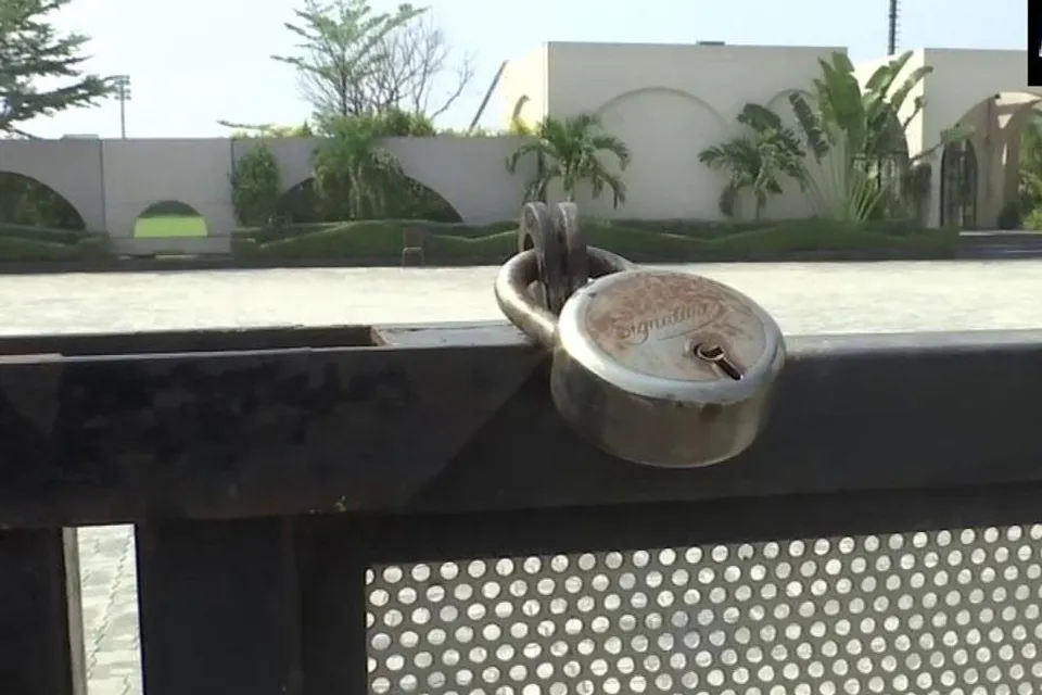 মরবি ব্রিজ দুর্ঘটনার জের, বন্ধ একাধিক সংস্থা