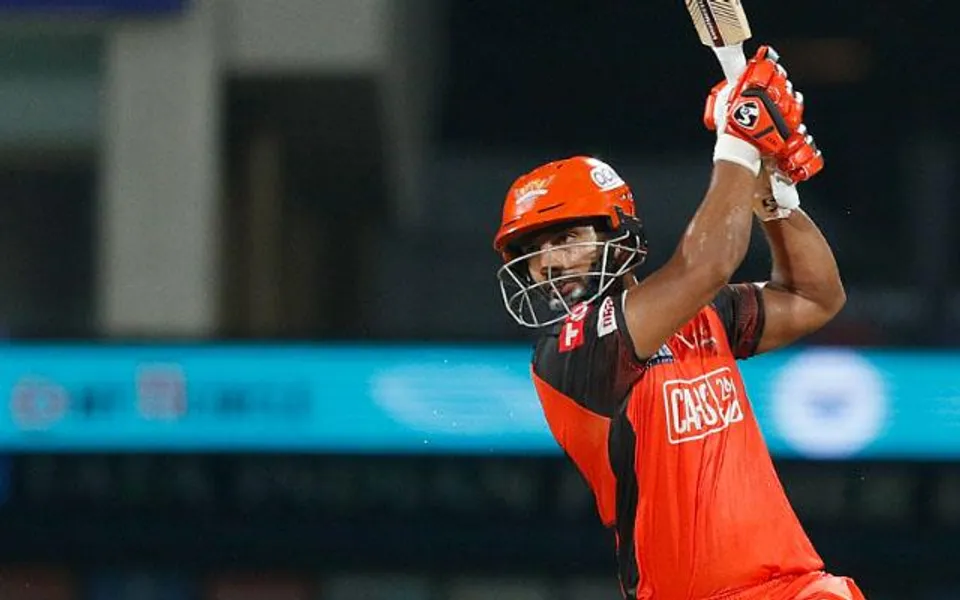 প্যাভিলিয়ন মুখী হলেন ত্রিপাঠী